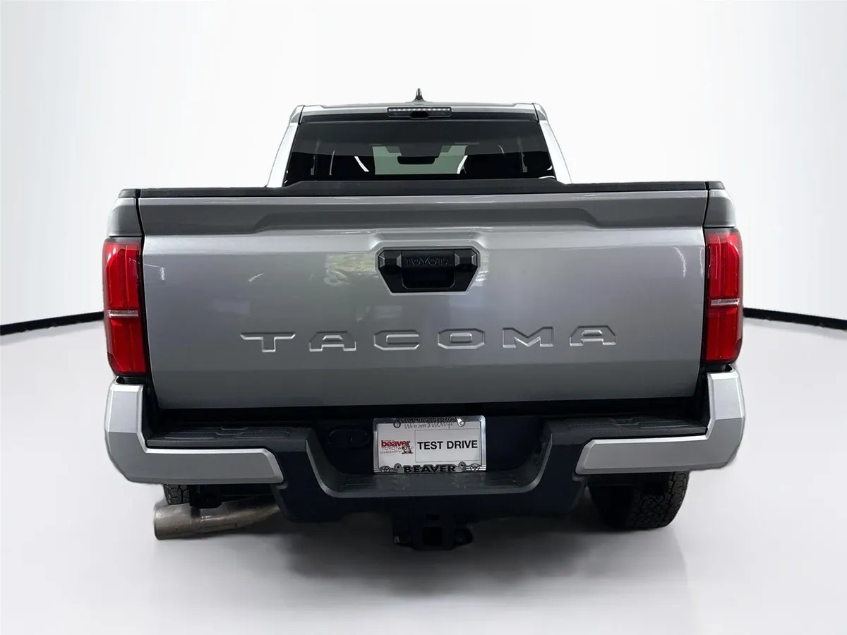 2025 Toyota Tacoma TRD PreRunner thumbnail 11