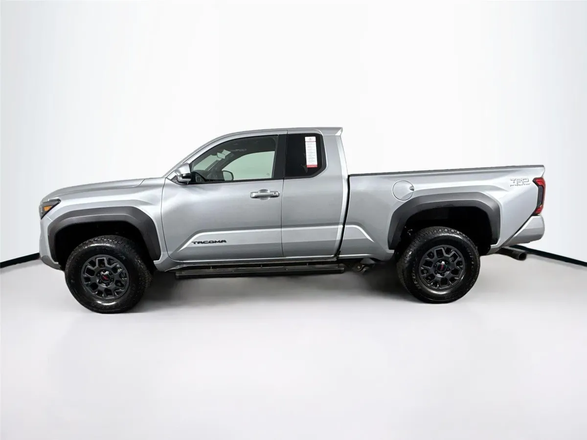 2025 Toyota Tacoma TRD PreRunner thumbnail 13