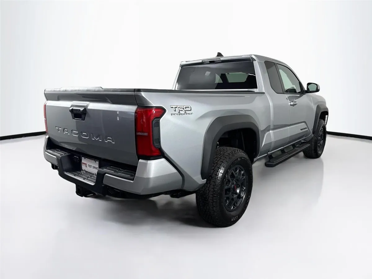 2025 Toyota Tacoma TRD PreRunner thumbnail 2