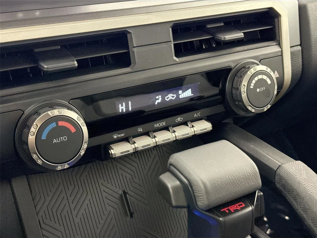 2025 Toyota Tacoma TRD PreRunner thumbnail 24