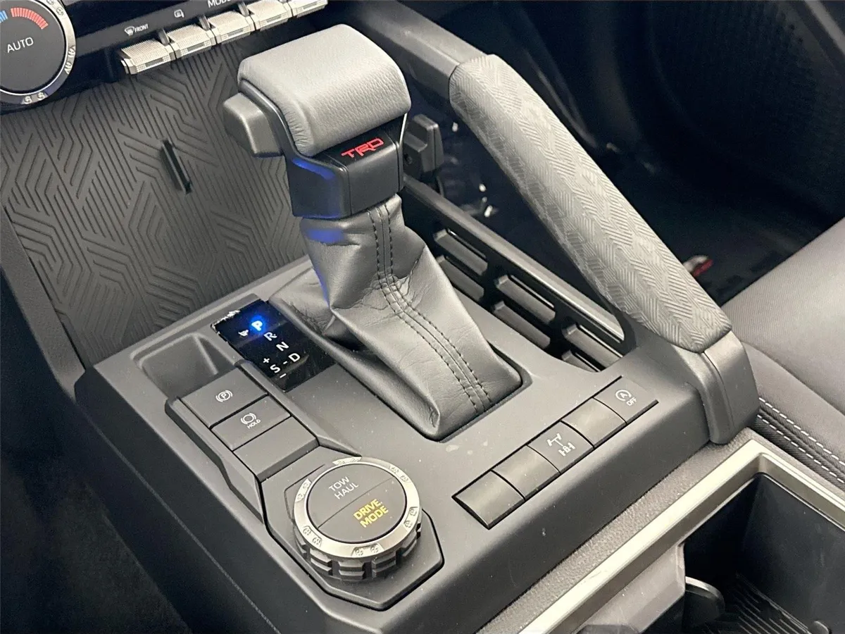 2025 Toyota Tacoma TRD PreRunner thumbnail 25