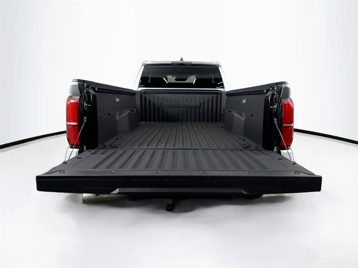 2025 Toyota Tacoma TRD PreRunner thumbnail 33