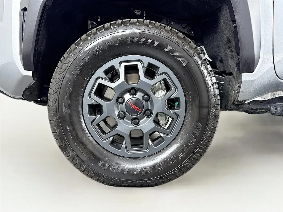 2025 Toyota Tacoma TRD PreRunner thumbnail 38
