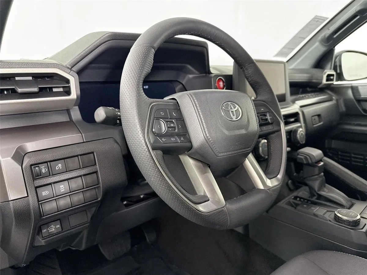 2025 Toyota Tacoma TRD PreRunner thumbnail 4