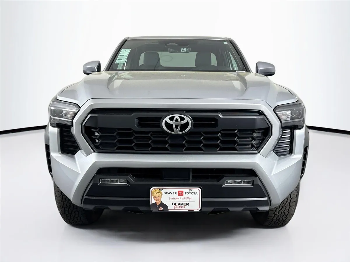 2025 Toyota Tacoma TRD PreRunner thumbnail 8