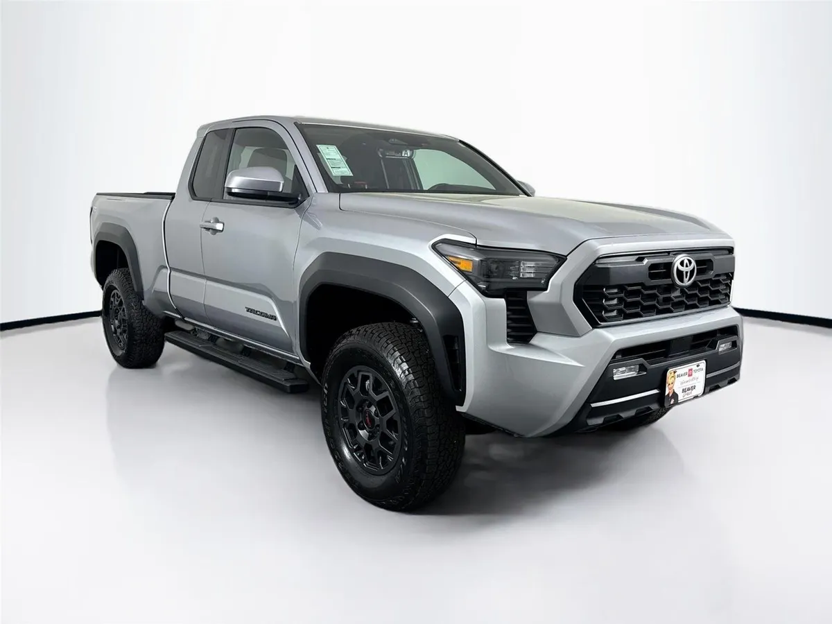 2025 Toyota Tacoma TRD PreRunner thumbnail 9