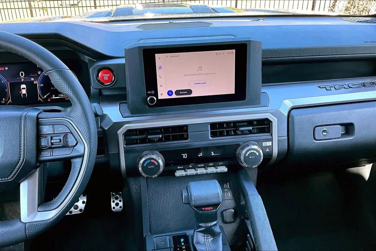 2025 Toyota Tacoma TRD Sport thumbnail 10