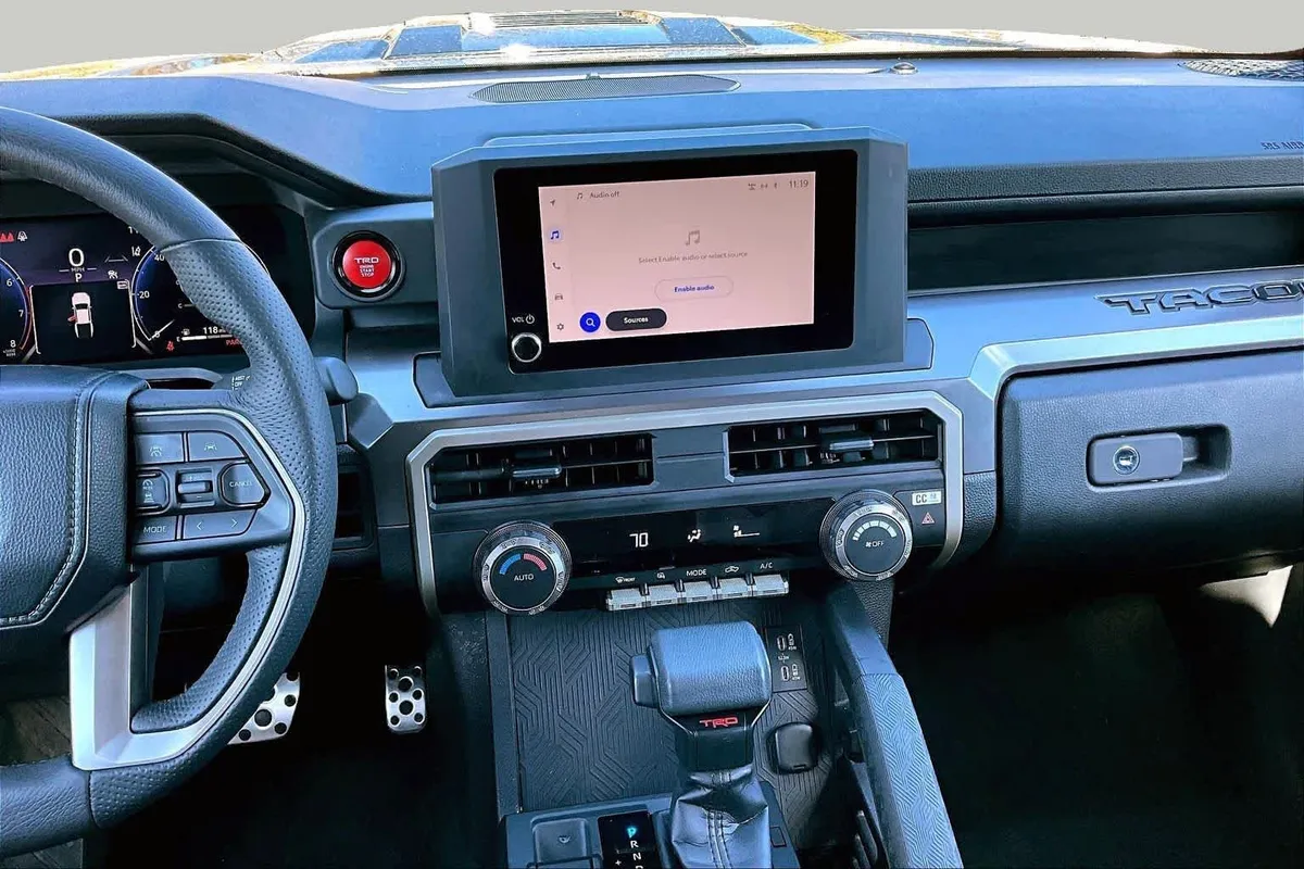 2025 Toyota Tacoma TRD Sport thumbnail 11
