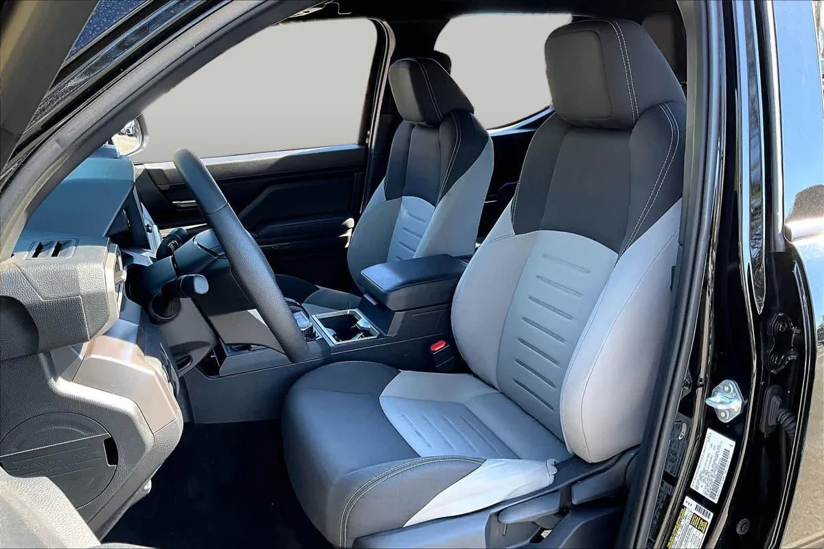 2025 Toyota Tacoma TRD Sport thumbnail 13