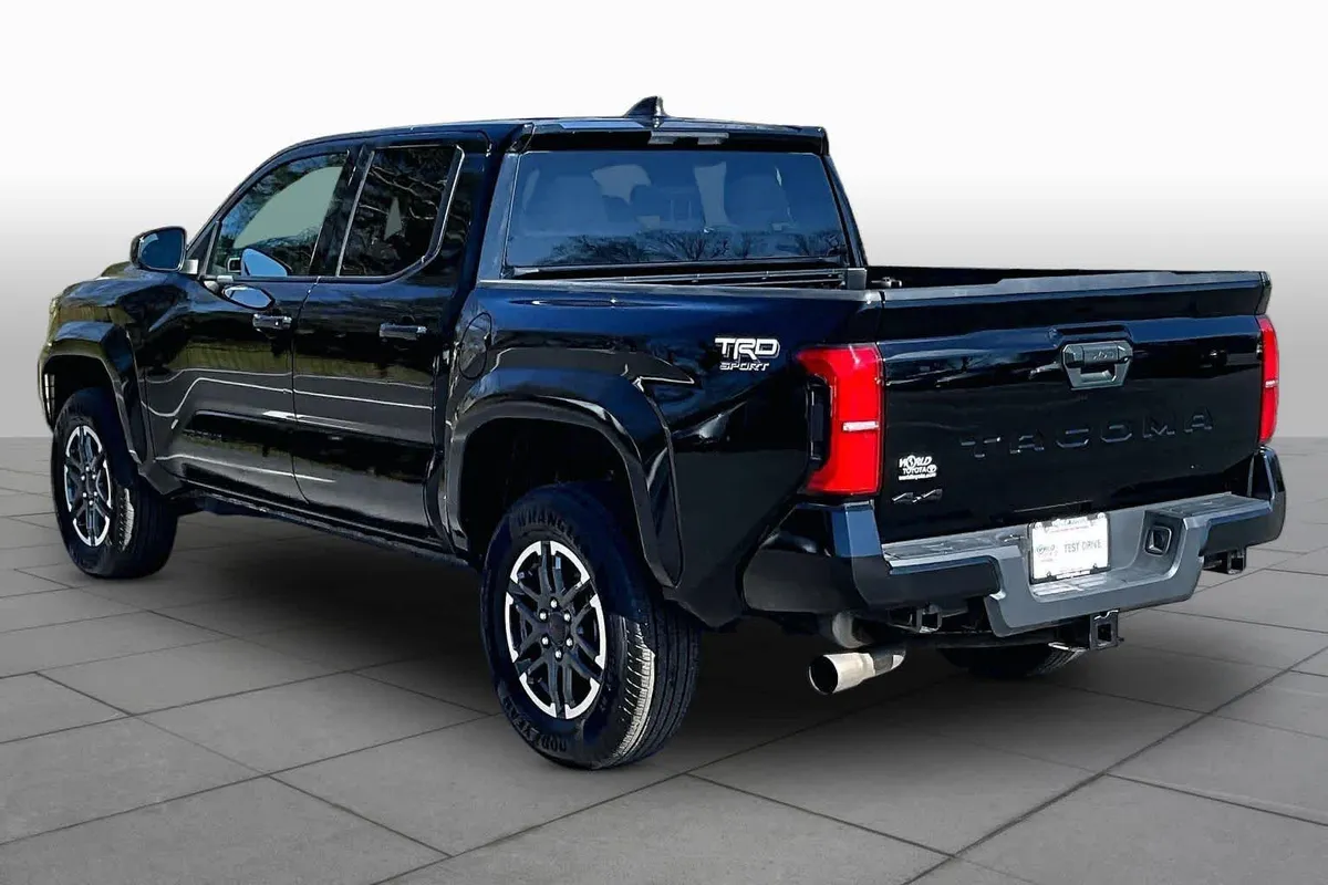 2025 Toyota Tacoma TRD Sport thumbnail 19