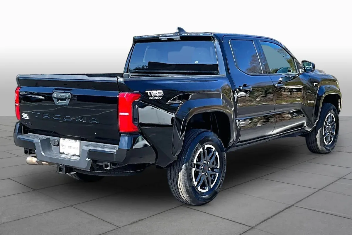 2025 Toyota Tacoma TRD Sport thumbnail 21
