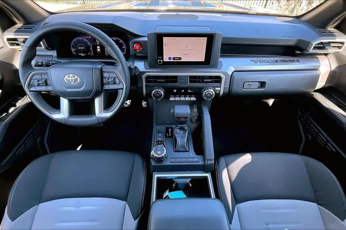 2025 Toyota Tacoma TRD Sport thumbnail 23