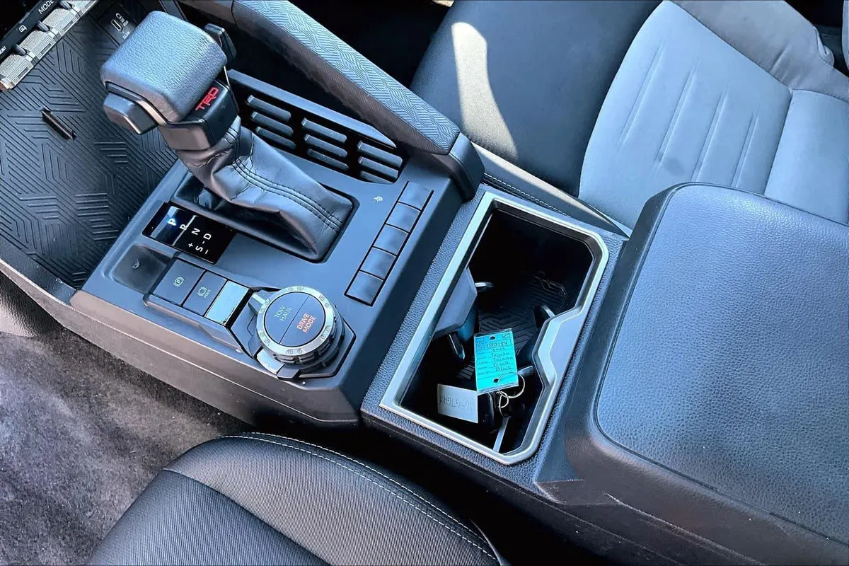 2025 Toyota Tacoma TRD Sport thumbnail 25