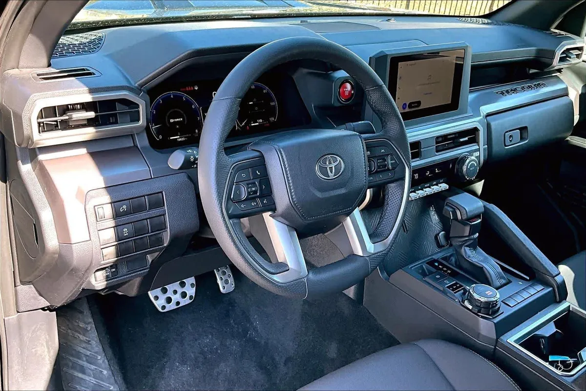 2025 Toyota Tacoma TRD Sport thumbnail 26