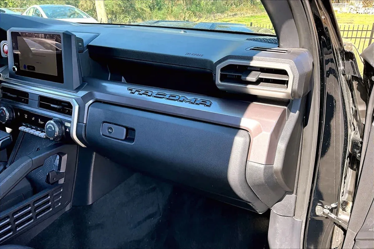 2025 Toyota Tacoma TRD Sport thumbnail 28