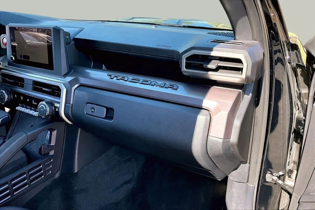 2025 Toyota Tacoma TRD Sport thumbnail 29