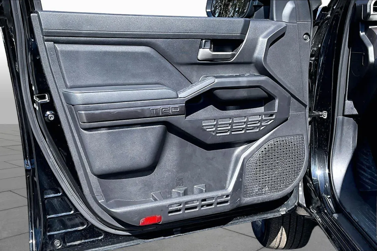 2025 Toyota Tacoma TRD Sport thumbnail 40