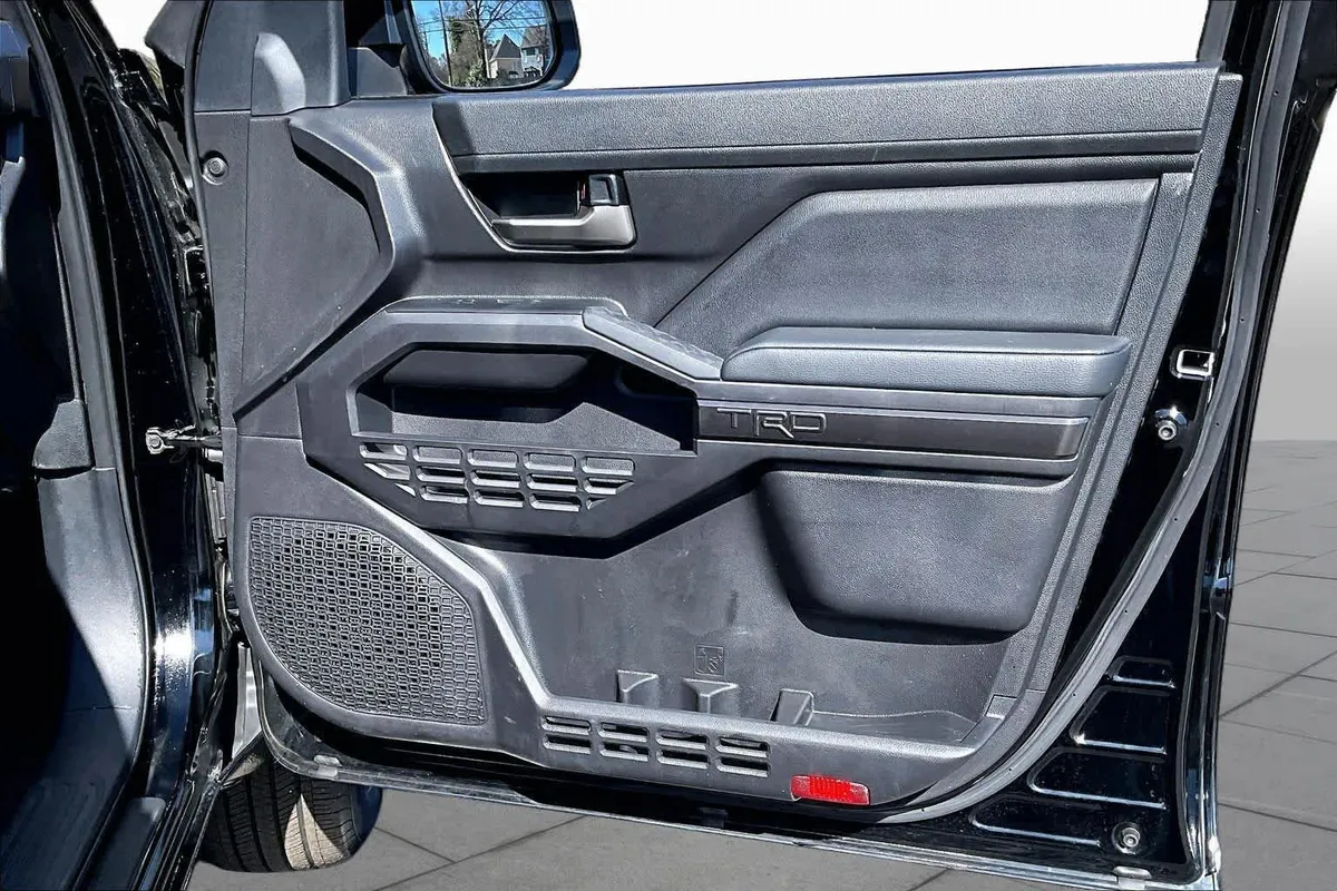 2025 Toyota Tacoma TRD Sport thumbnail 41