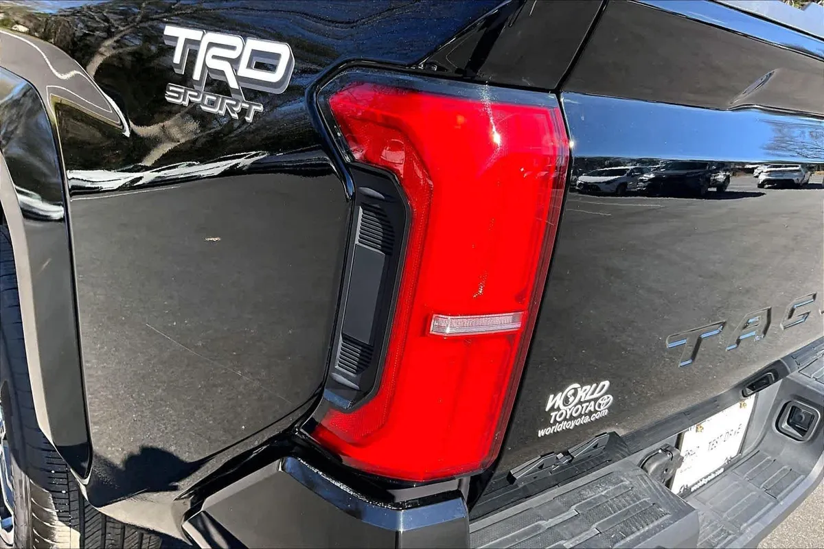 2025 Toyota Tacoma TRD Sport thumbnail 43