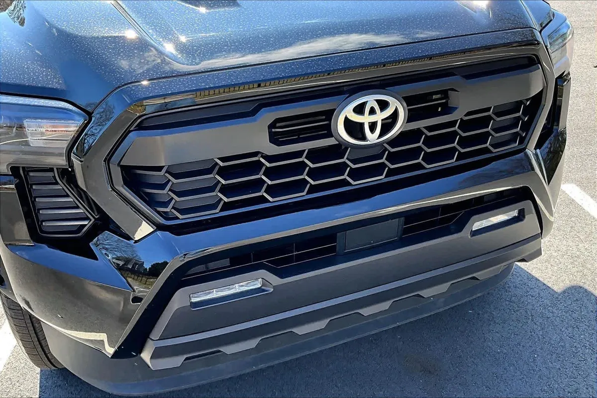 2025 Toyota Tacoma TRD Sport thumbnail 44