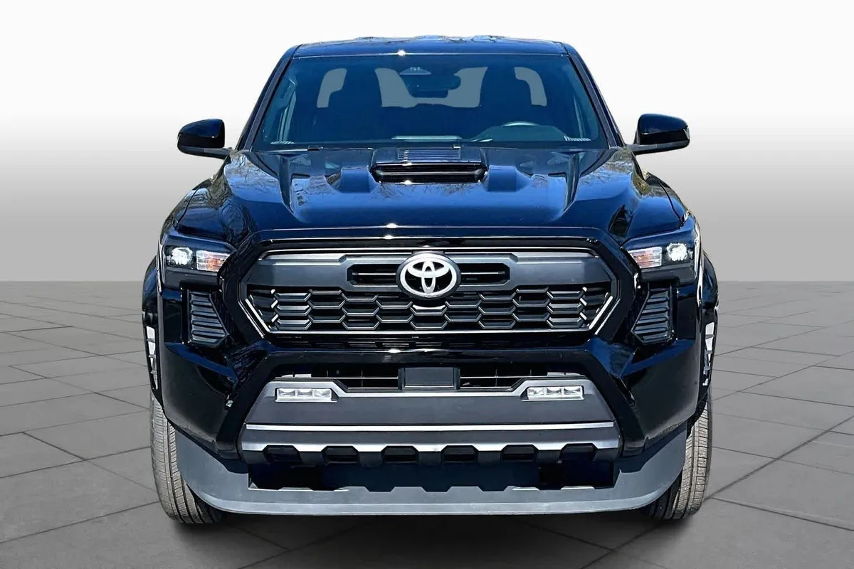2025 Toyota Tacoma TRD Sport thumbnail 6