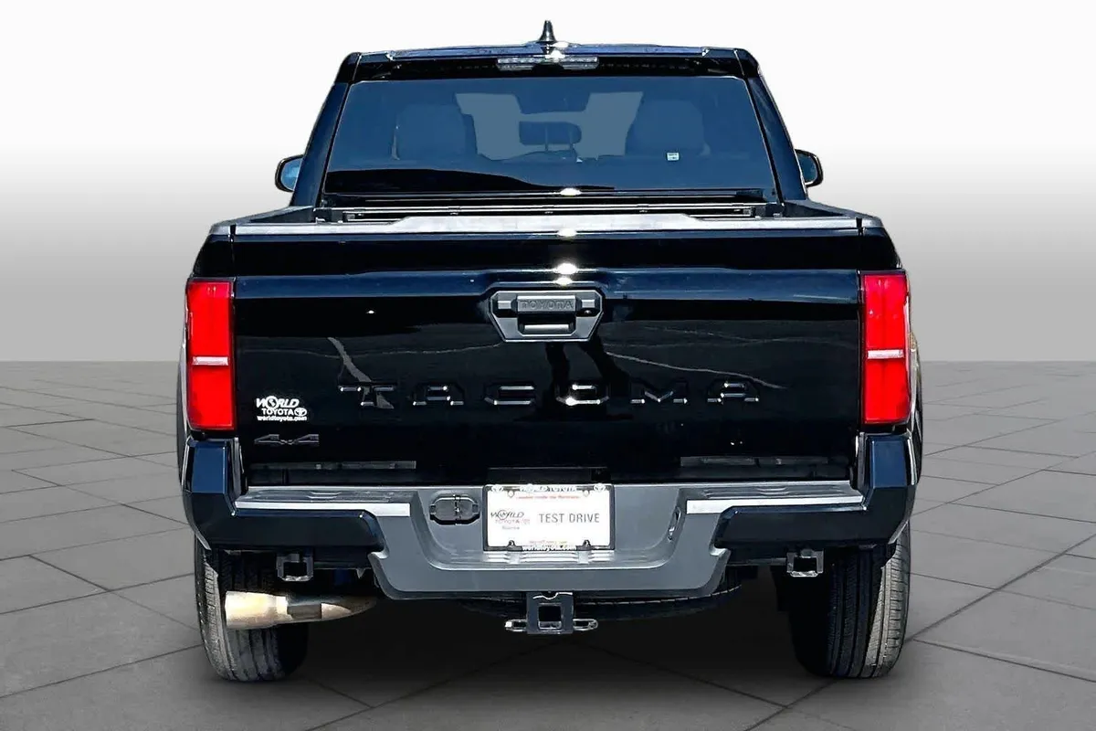 2025 Toyota Tacoma TRD Sport thumbnail 8
