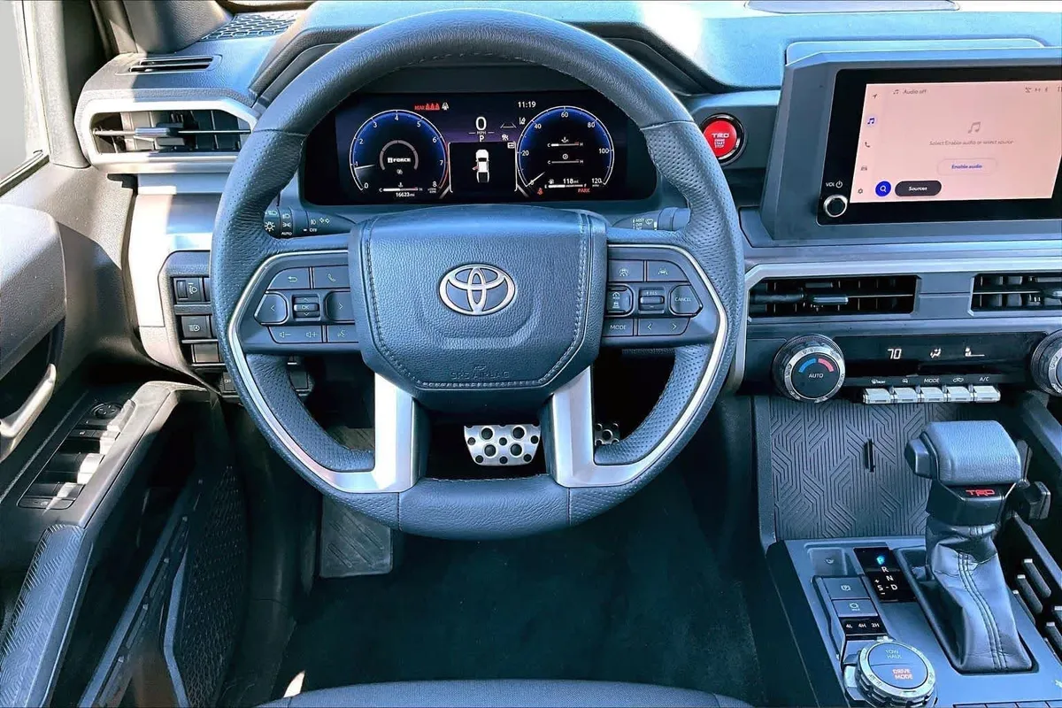 2025 Toyota Tacoma TRD Sport thumbnail 9
