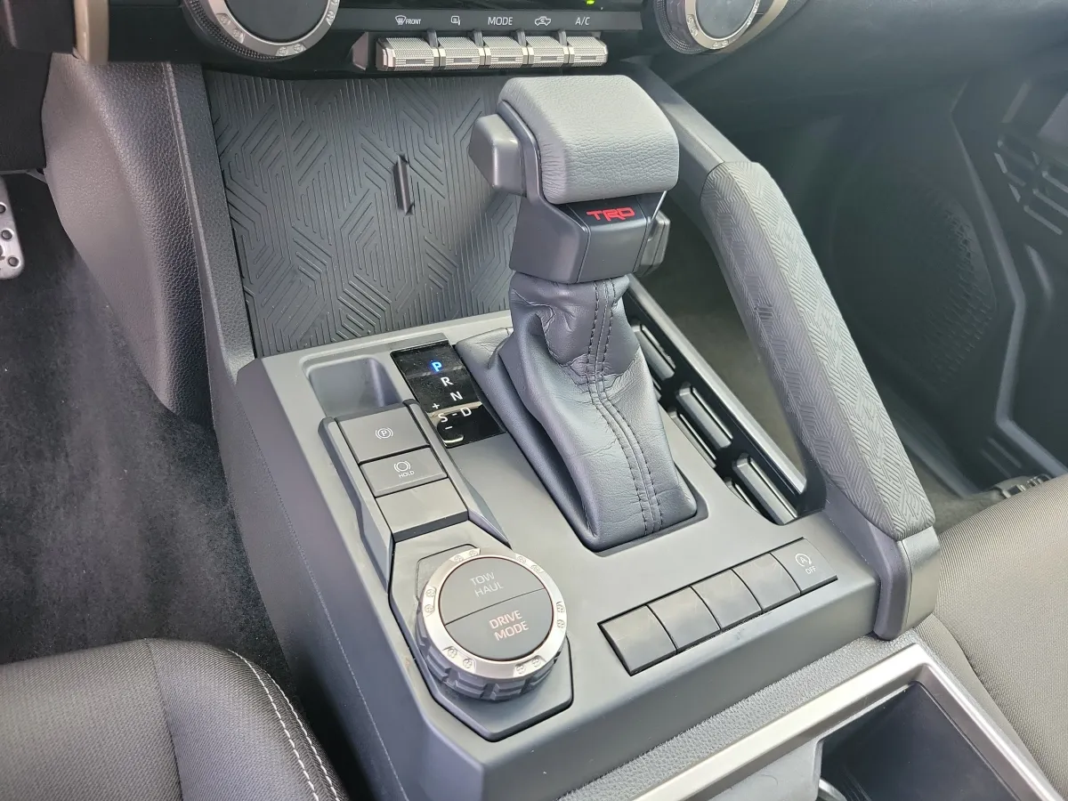 2025 Toyota Tacoma TRD Sport thumbnail 10