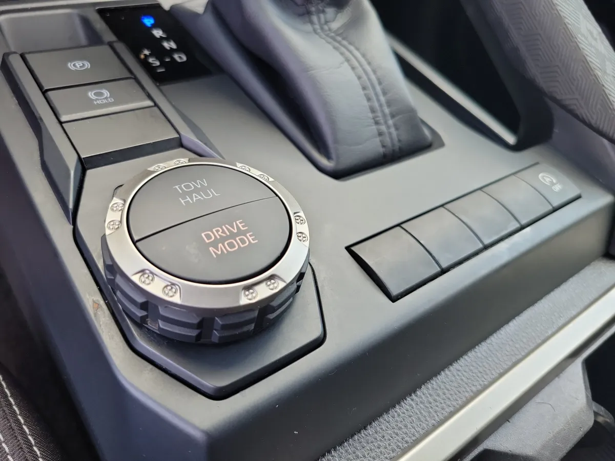 2025 Toyota Tacoma TRD Sport thumbnail 11