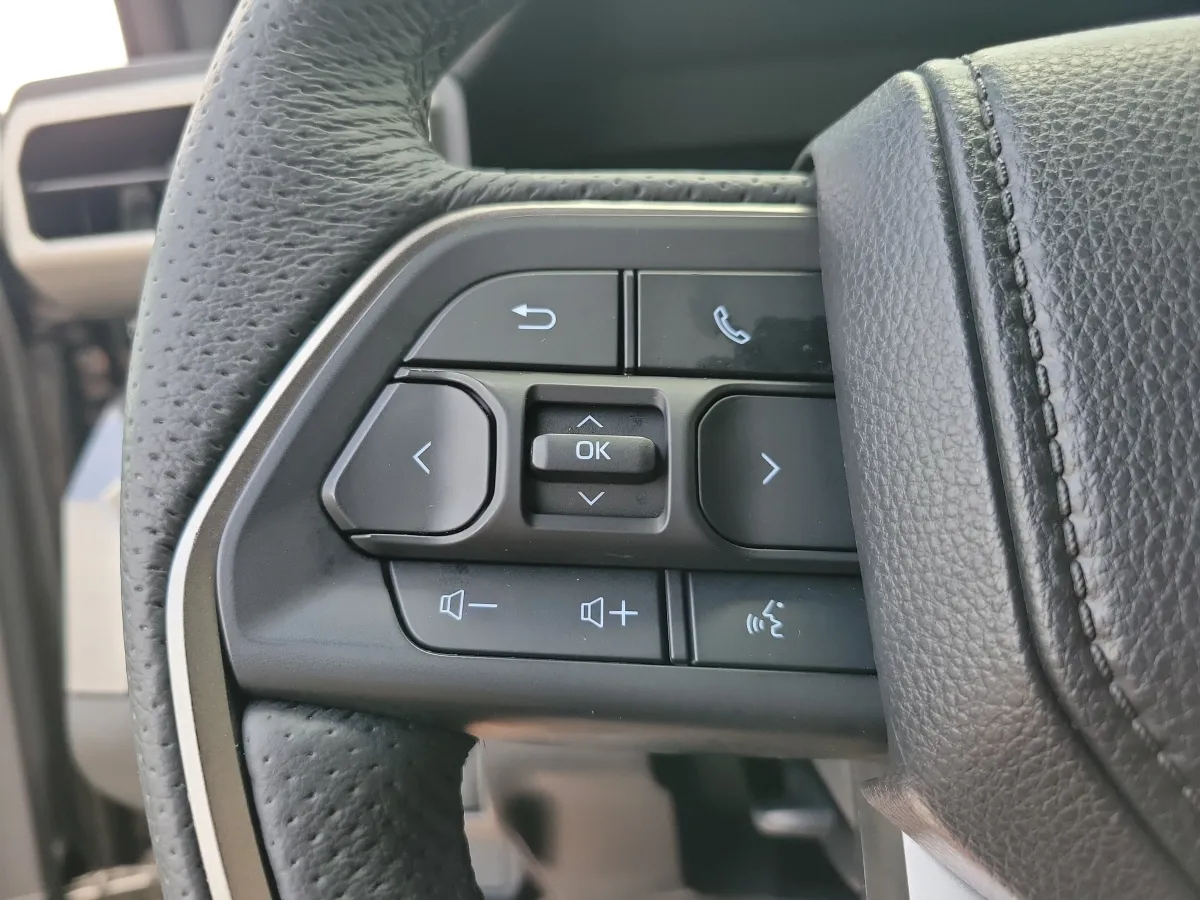 2025 Toyota Tacoma TRD Sport thumbnail 14