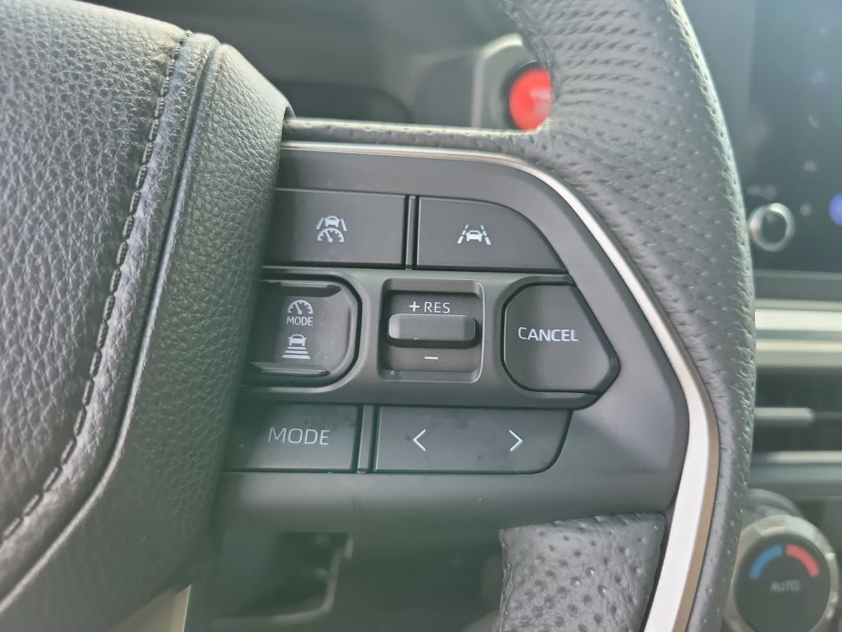 2025 Toyota Tacoma TRD Sport thumbnail 15
