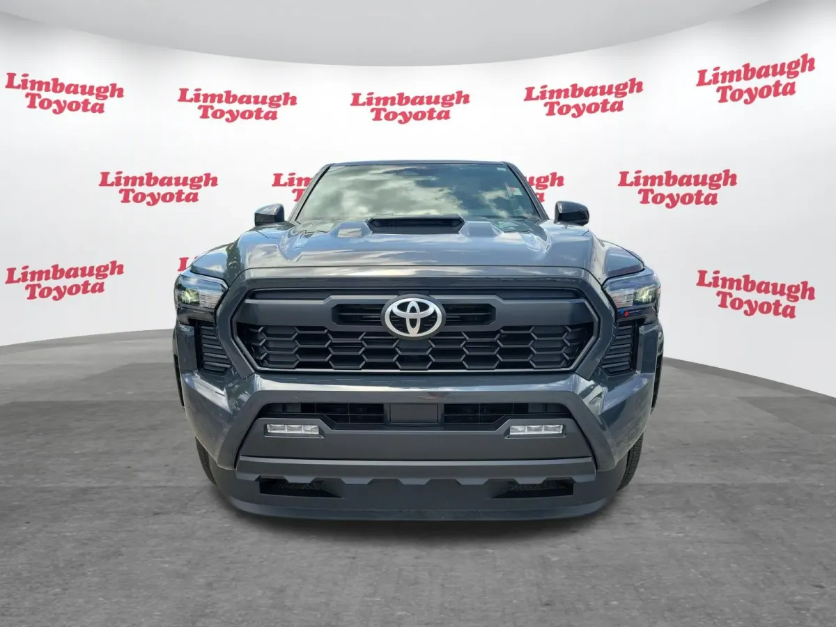 2025 Toyota Tacoma TRD Sport thumbnail 18