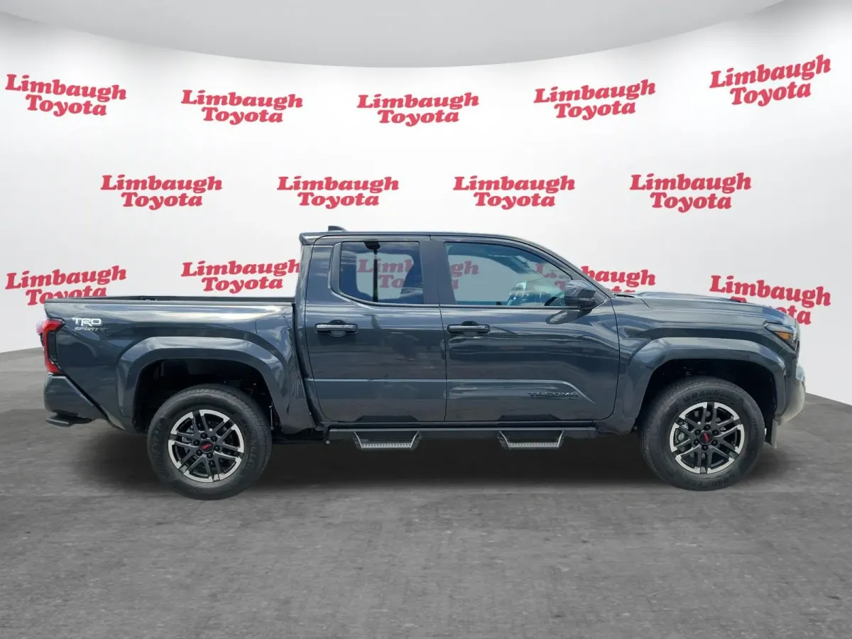 2025 Toyota Tacoma TRD Sport thumbnail 2