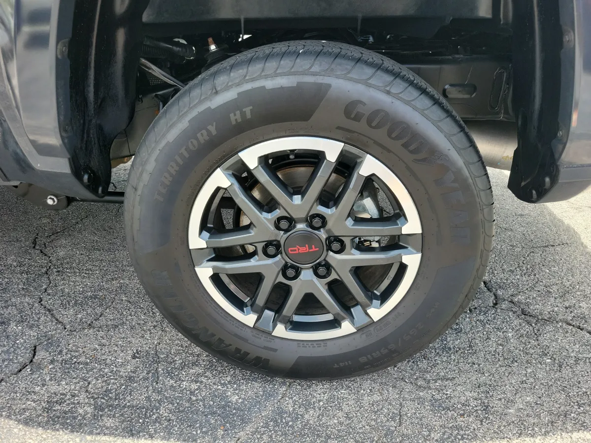 2025 Toyota Tacoma TRD Sport thumbnail 24