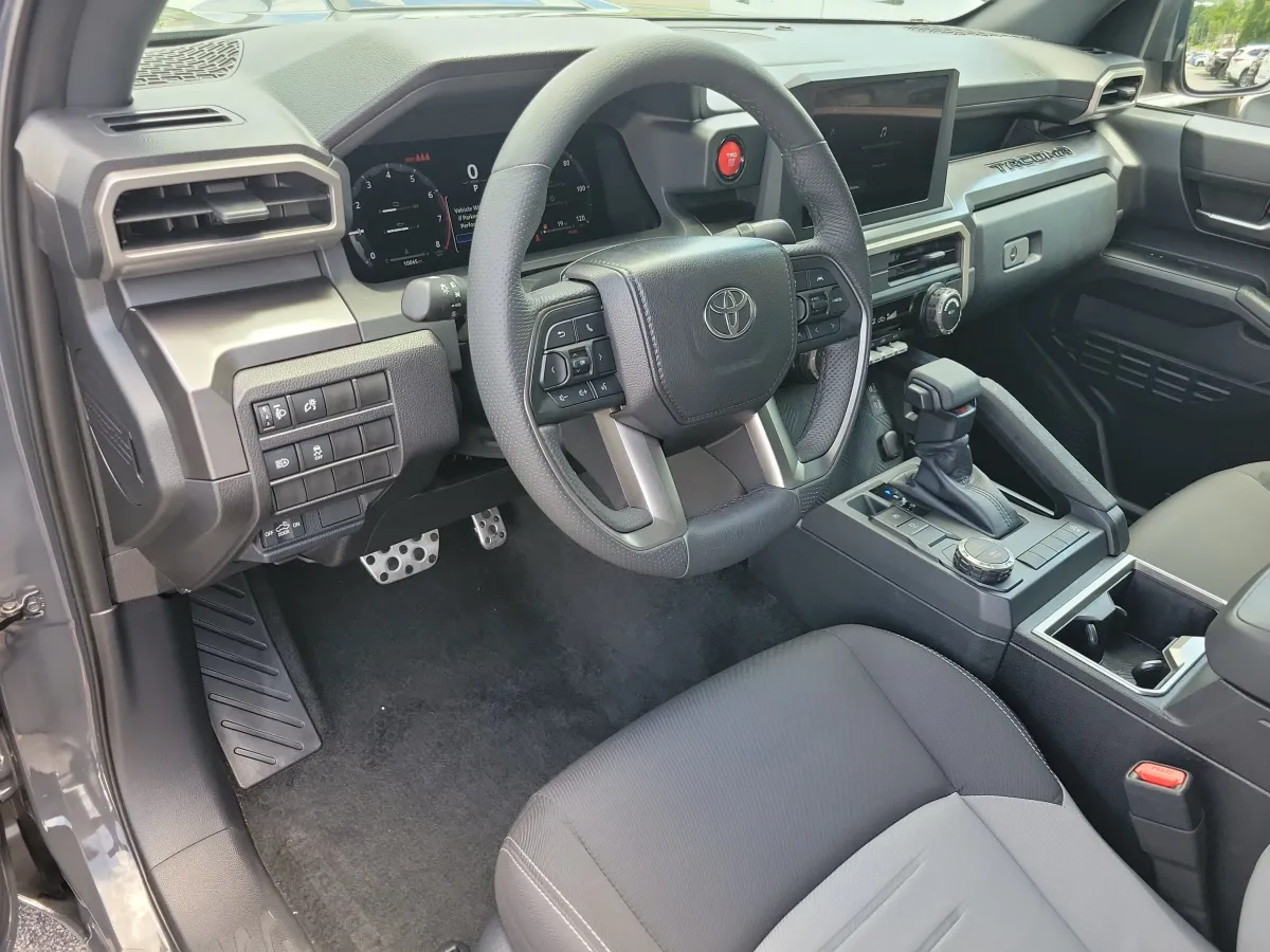 2025 Toyota Tacoma TRD Sport thumbnail 4
