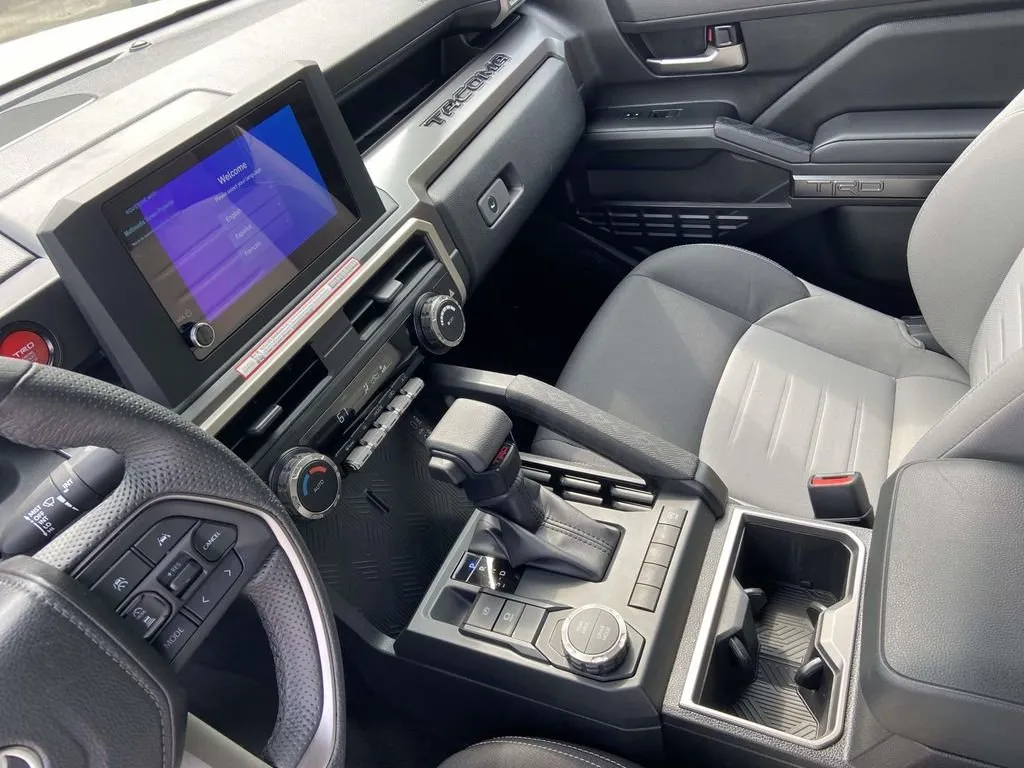 2025 Toyota Tacoma TRD Sport thumbnail 24