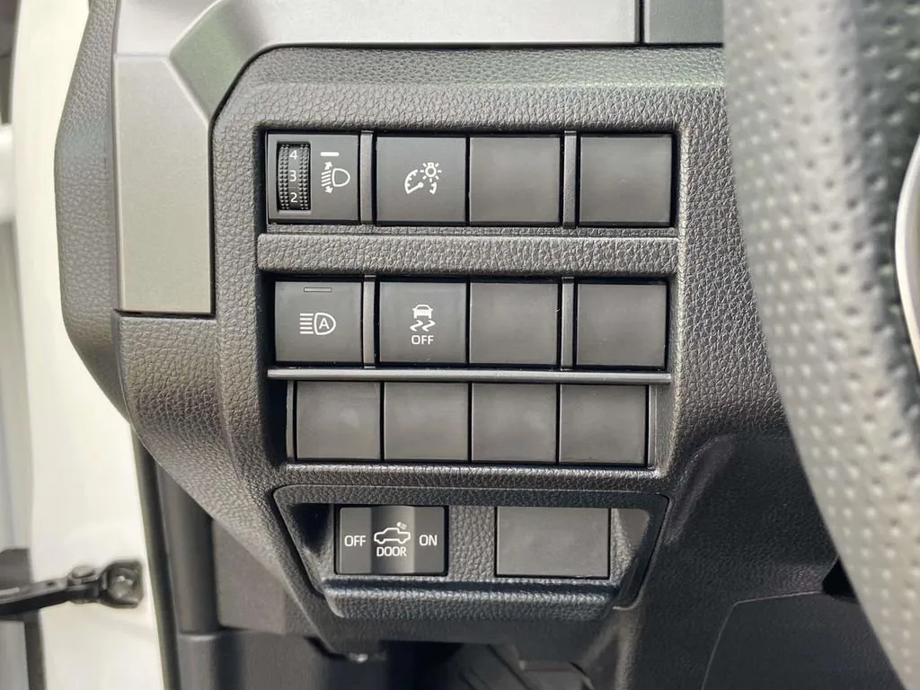 2025 Toyota Tacoma TRD Sport thumbnail 27
