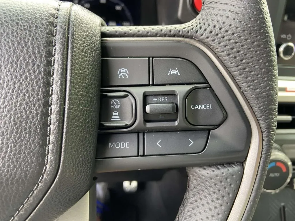 2025 Toyota Tacoma TRD Sport thumbnail 33