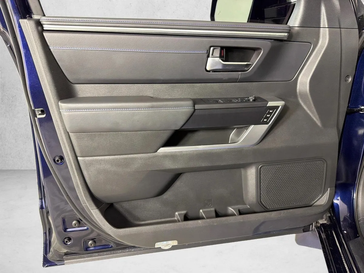 2025 Toyota Tundra 2WD Platinum thumbnail 11