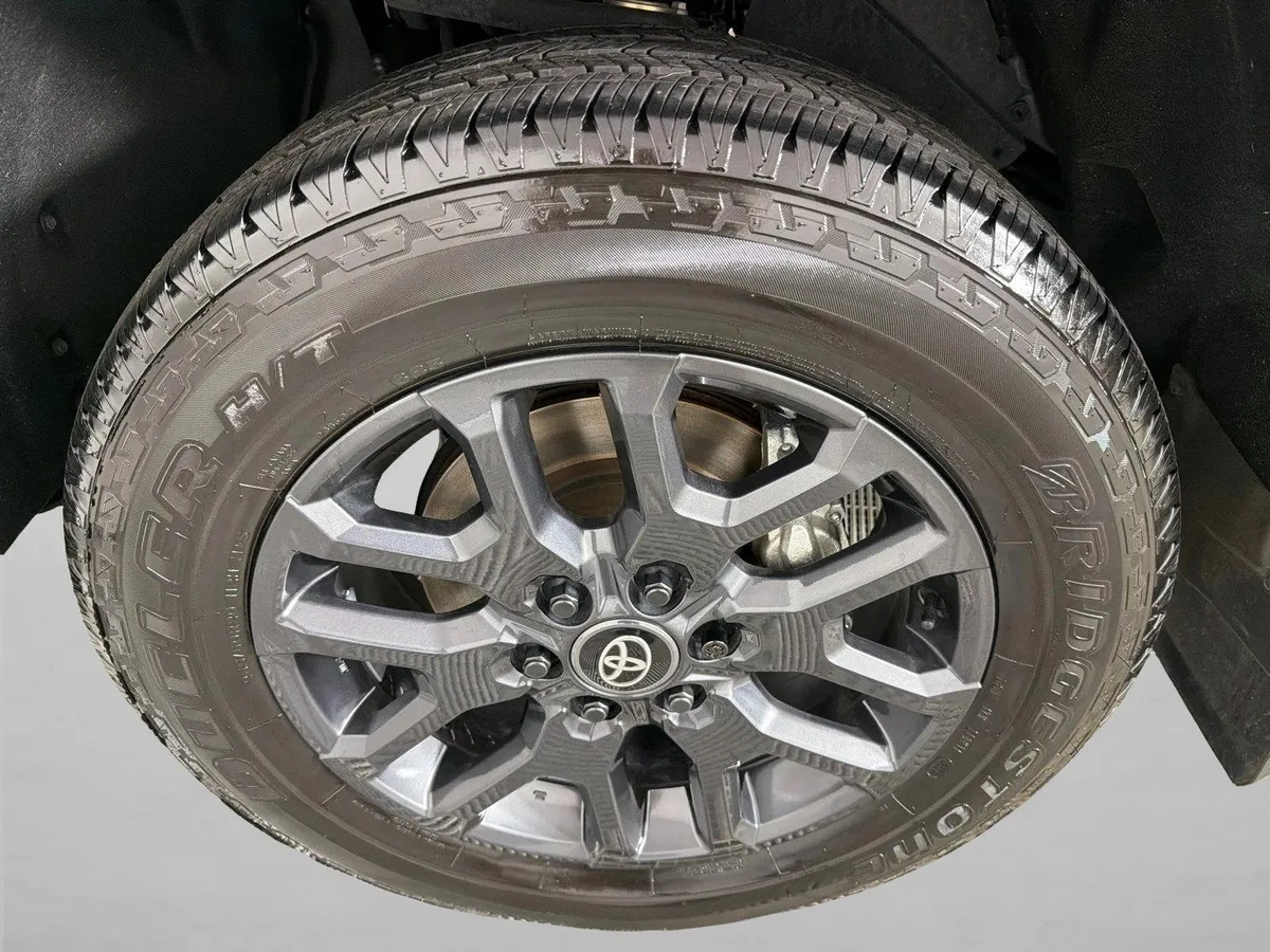 2025 Toyota Tundra 2WD Platinum thumbnail 12