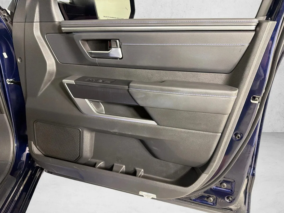 2025 Toyota Tundra 2WD Platinum thumbnail 15
