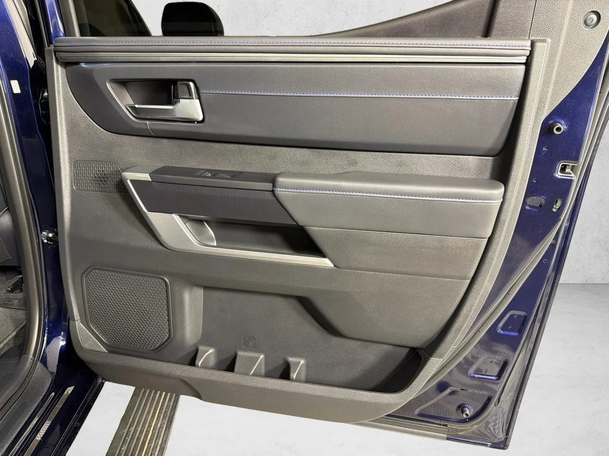 2025 Toyota Tundra 2WD Platinum thumbnail 17