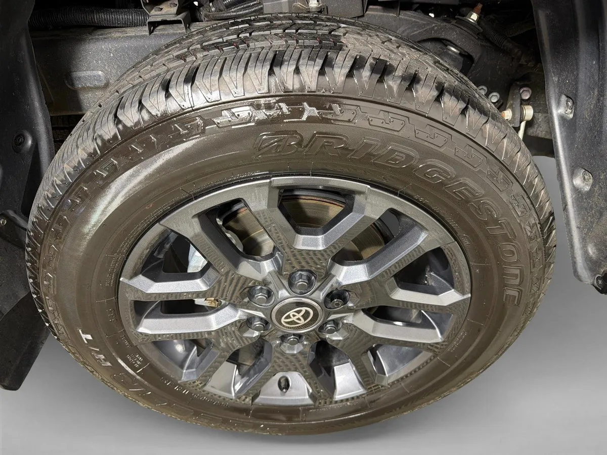 2025 Toyota Tundra 2WD Platinum thumbnail 18