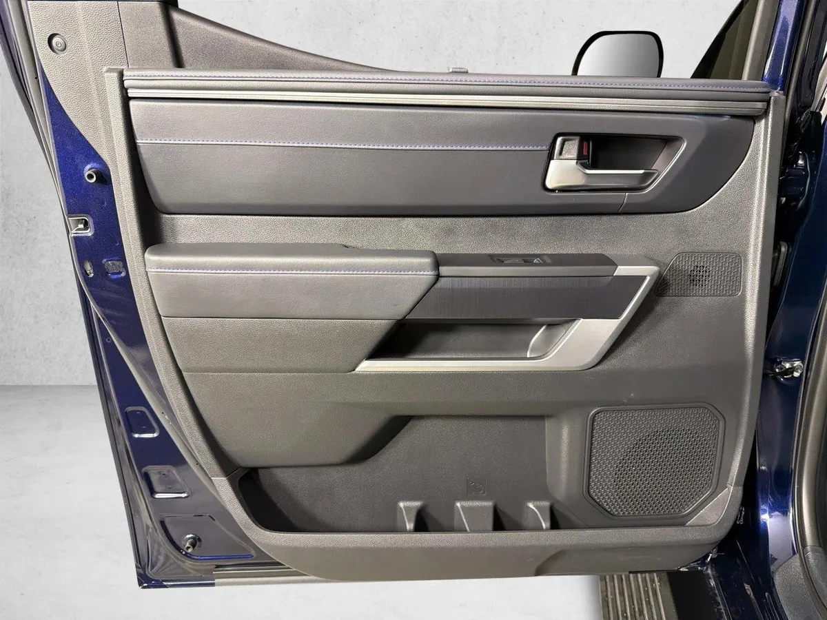 2025 Toyota Tundra 2WD Platinum thumbnail 22