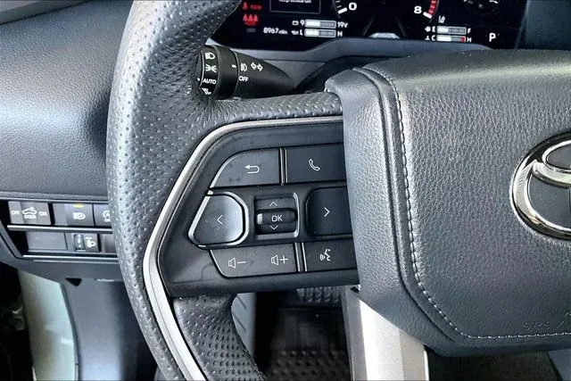 2025 Toyota Tundra Limited thumbnail 10