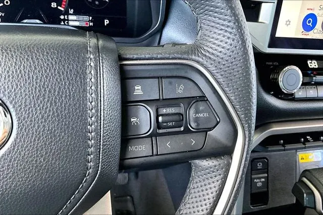 2025 Toyota Tundra Limited thumbnail 11
