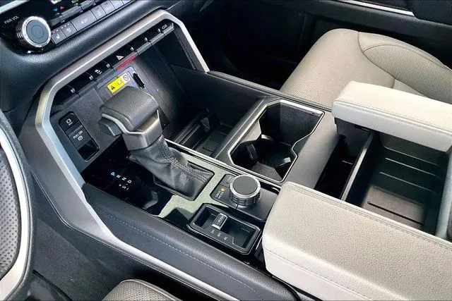 2025 Toyota Tundra Limited thumbnail 15