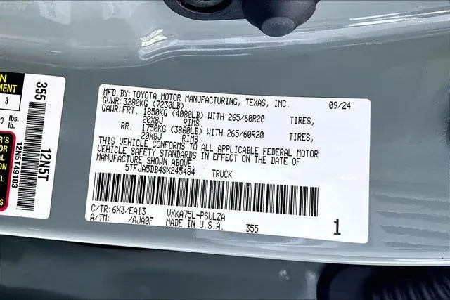 2025 Toyota Tundra Limited thumbnail 16