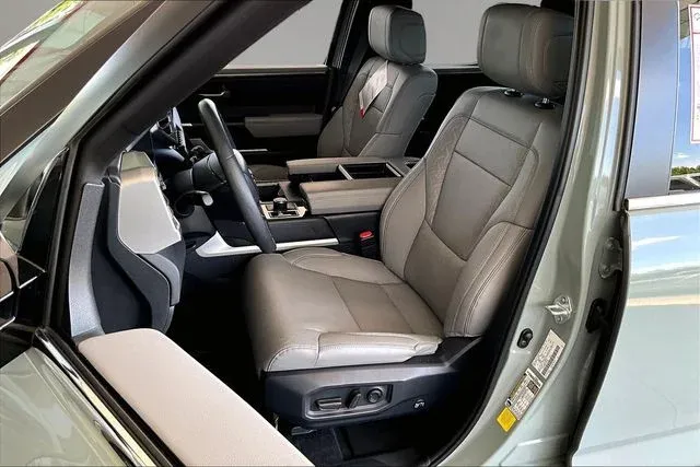 2025 Toyota Tundra Limited thumbnail 18