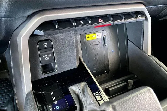2025 Toyota Tundra Limited thumbnail 24